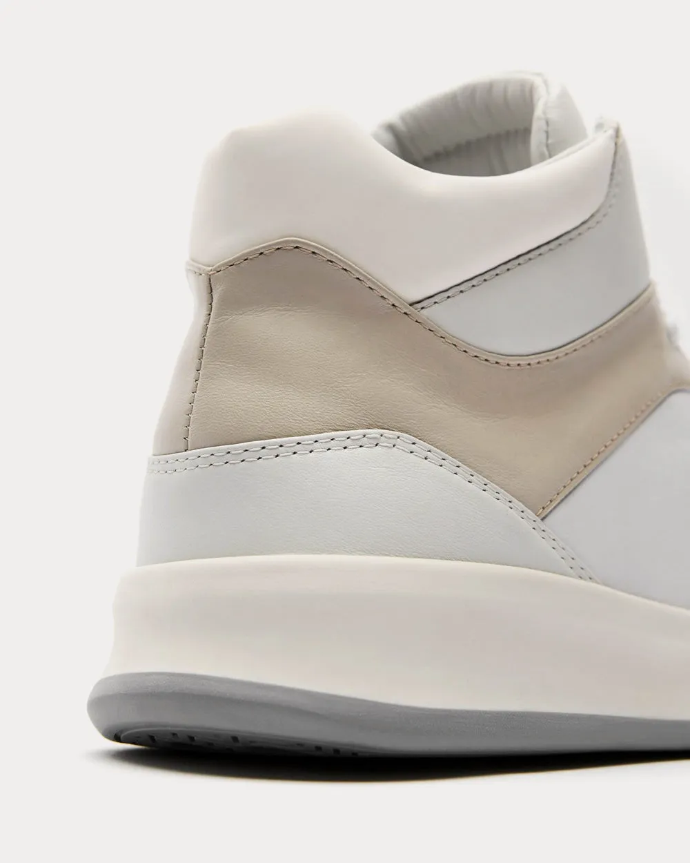 5B Taupeweiss Off-White High Top Sneakers