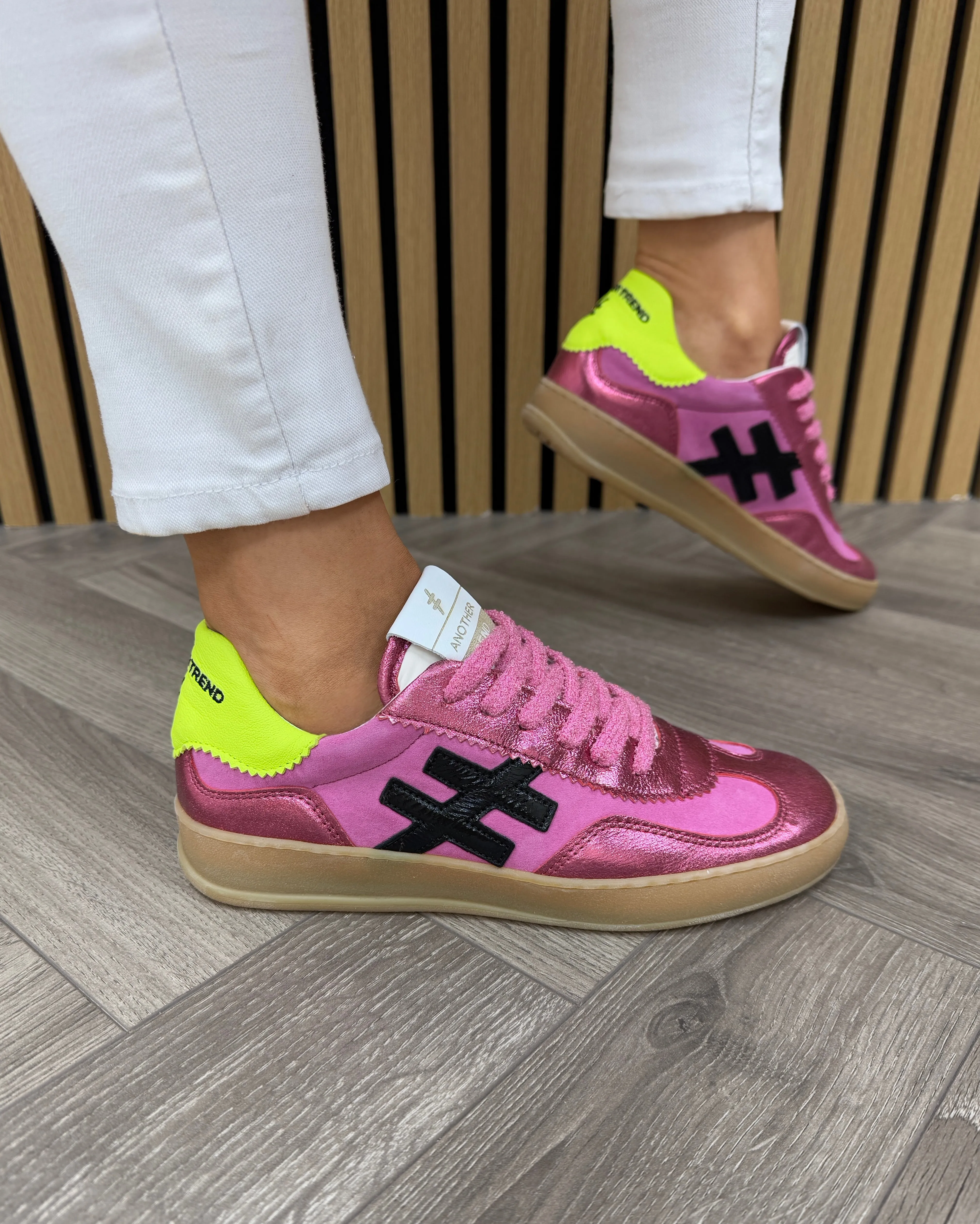 Another Trend (SS25) Lace Up Trainer With Neon Heel A03276C6 - Carmesi (A21)