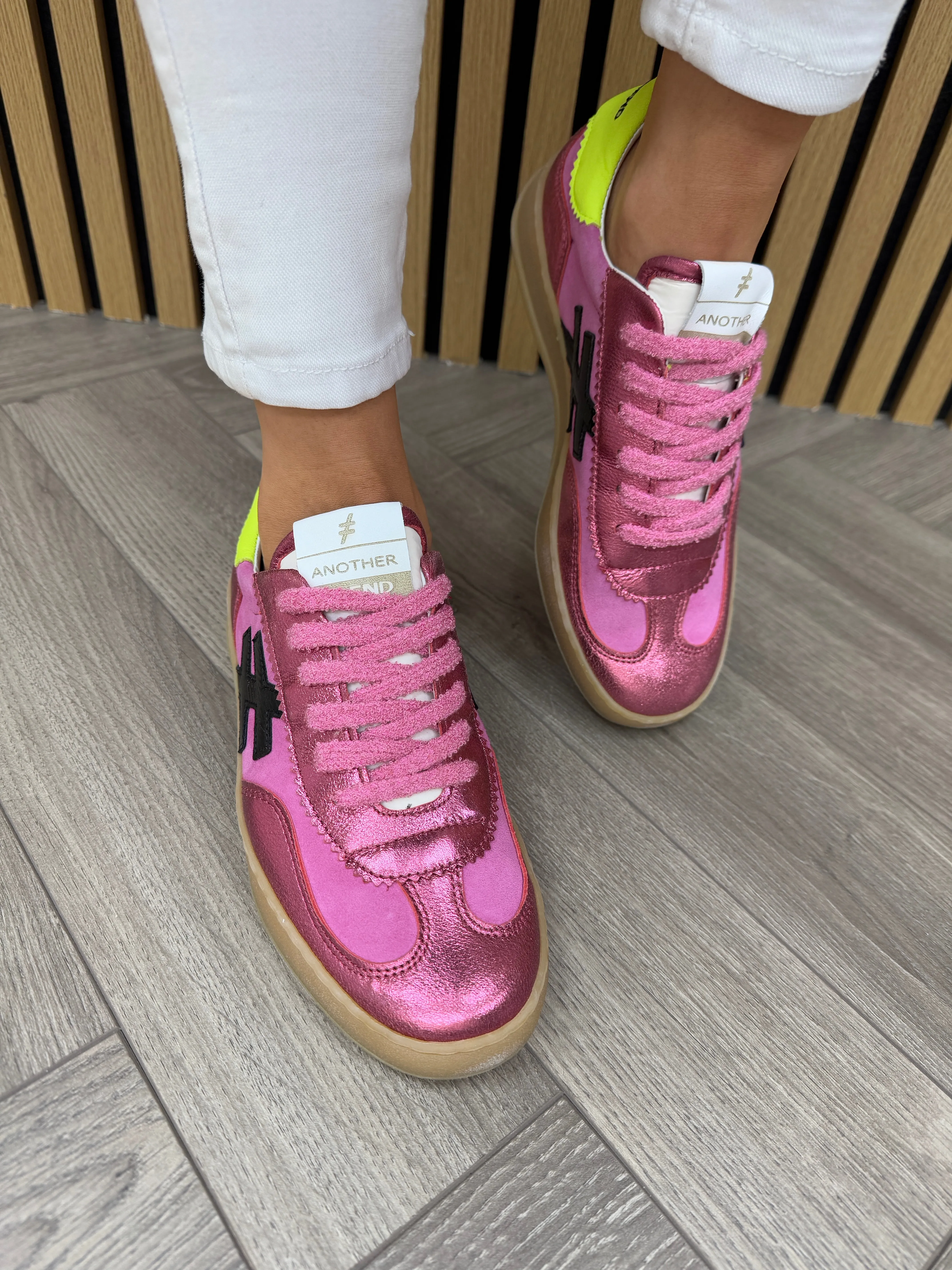 Another Trend (SS25) Lace Up Trainer With Neon Heel A03276C6 - Carmesi (A21)