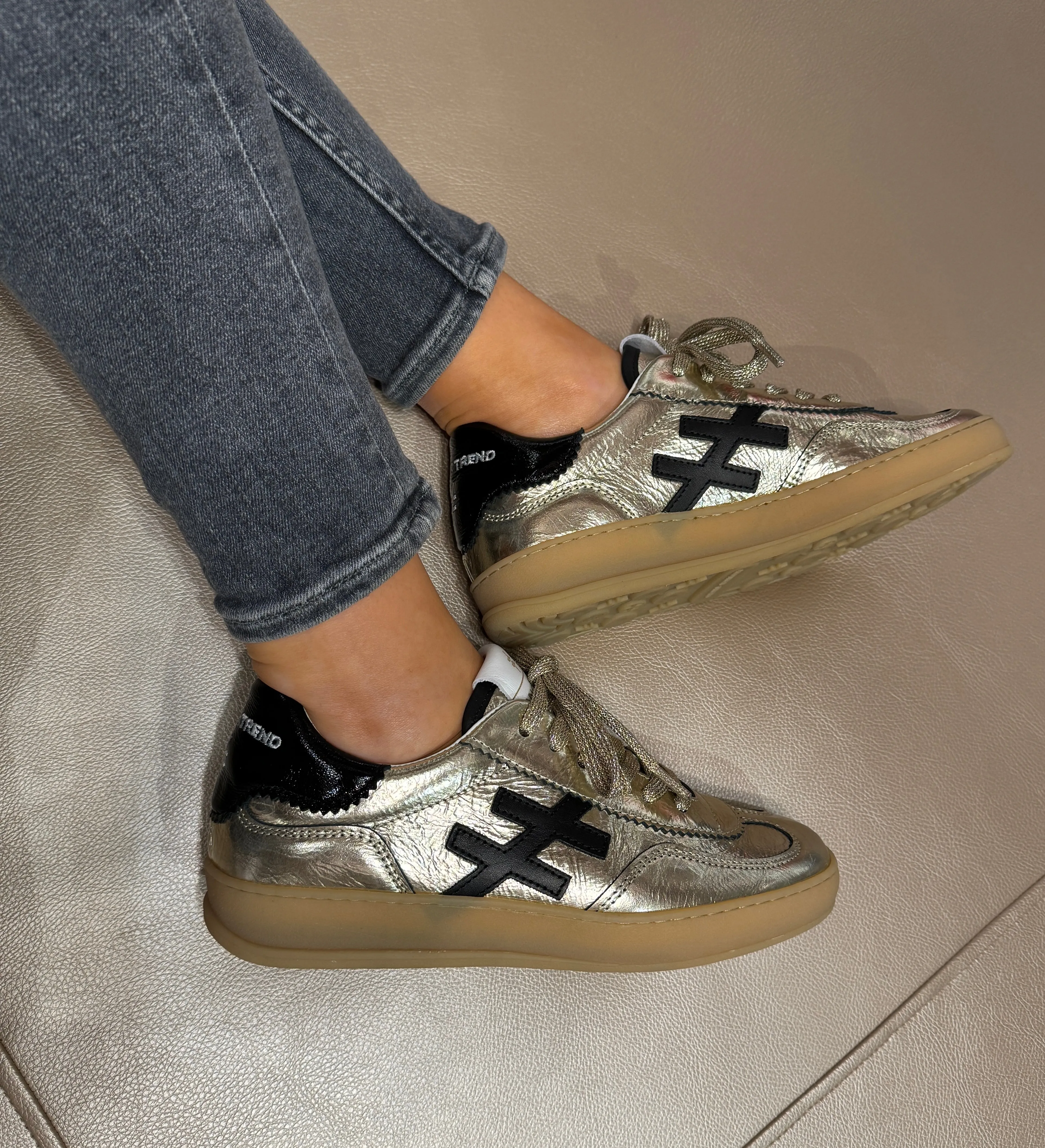 Another Trend (SS25) Metallic Lace Up Gum Sole Trainer A032M343 - Platino (A19)