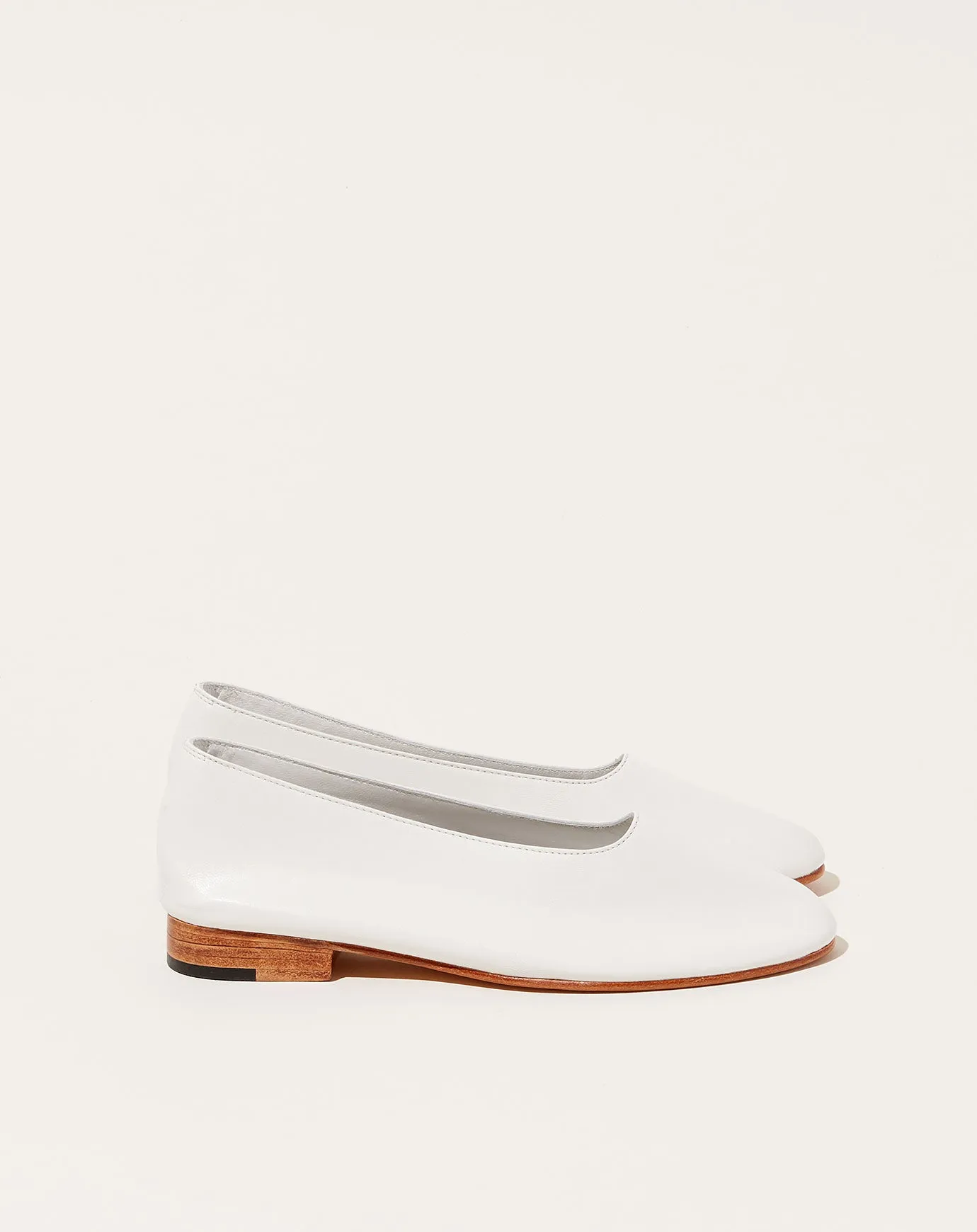 Glove in White