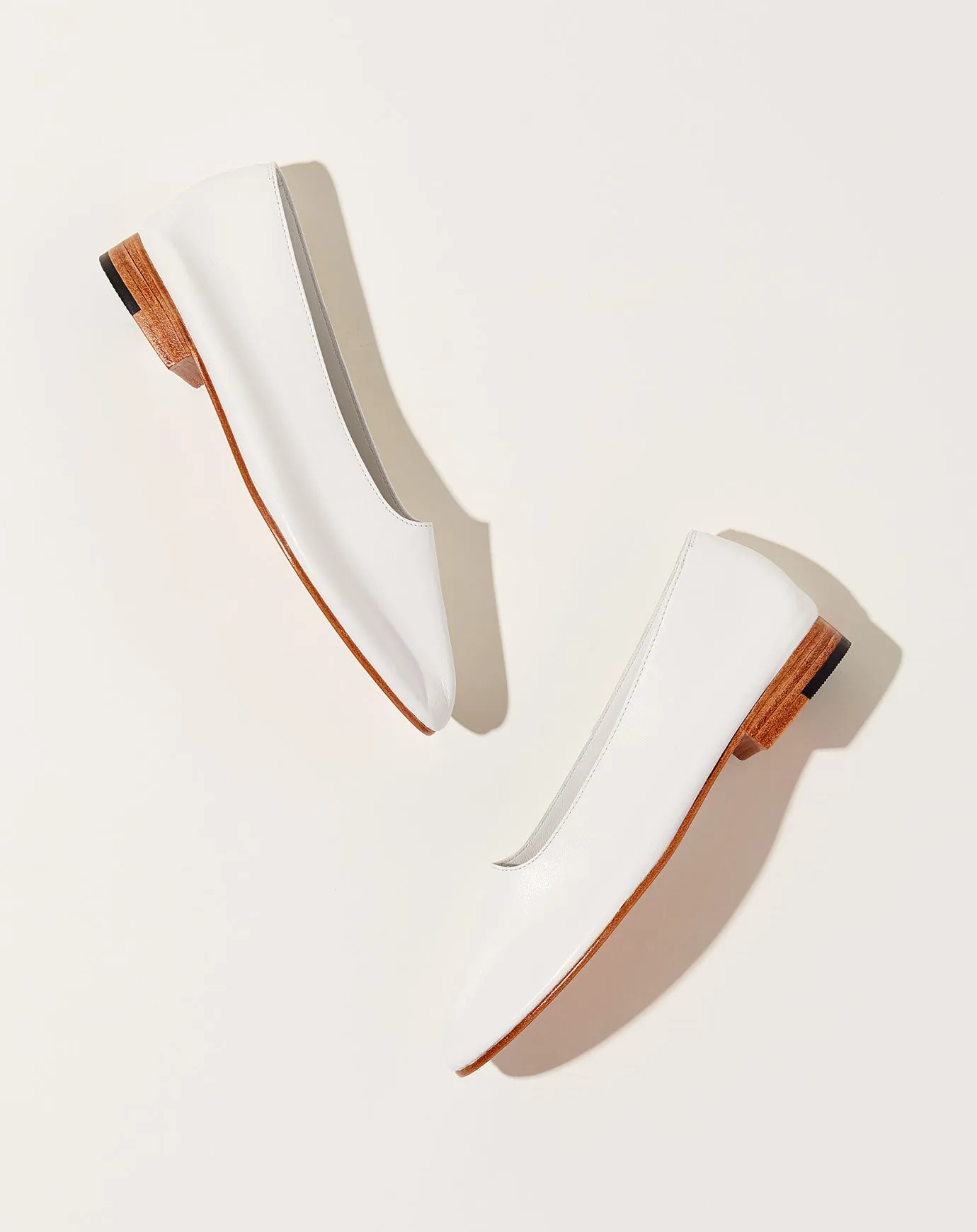 Glove in White