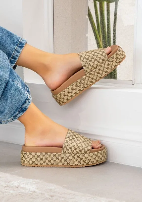 Makers TILA SLIP ON COMFORTABLE FLATFORM SANDAL