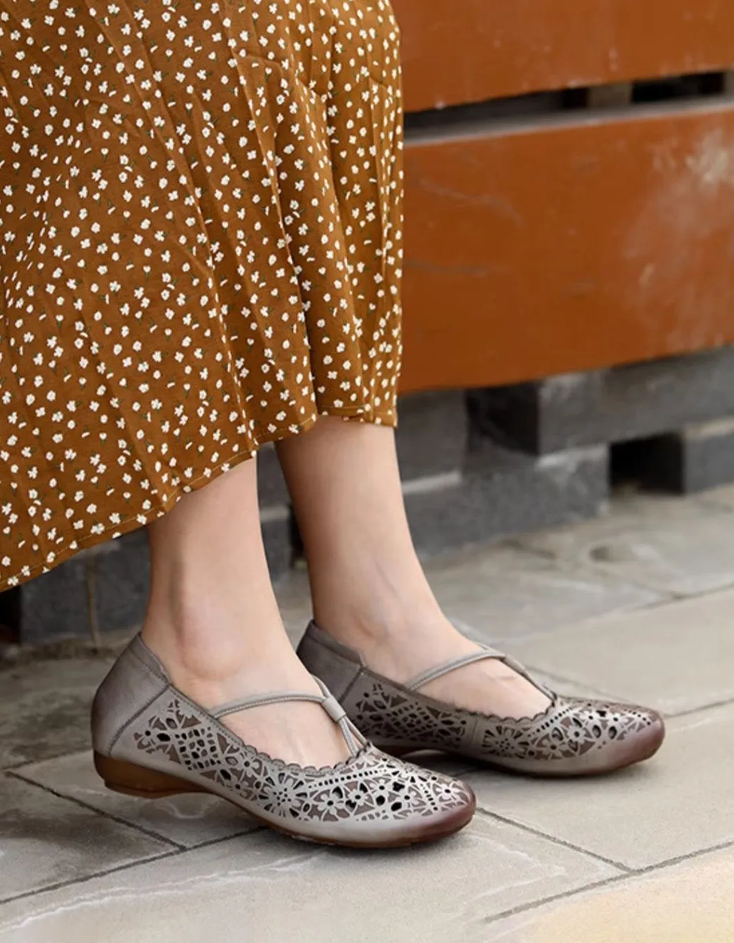 Real Leather Hand-carved Hollow Retro Flat Shoes