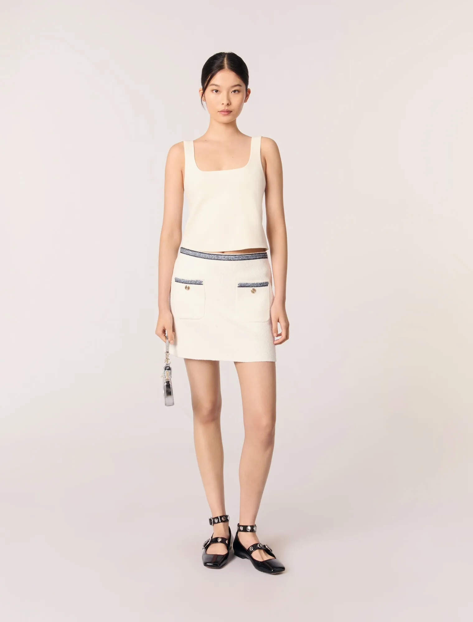 Short skirt with contrasting trim