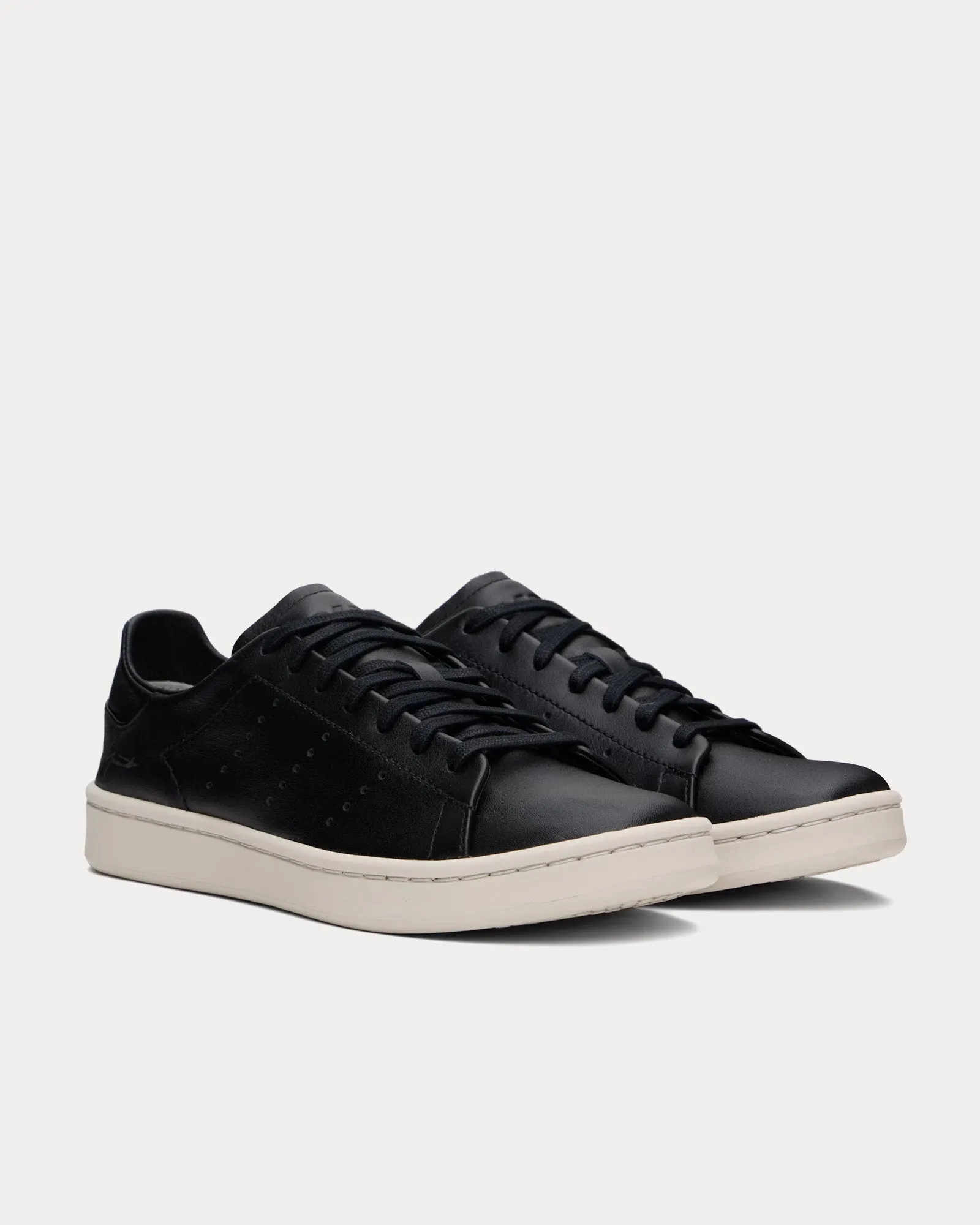 Stan Smith Leather Talc / Talc / Black Low Top Sneakers