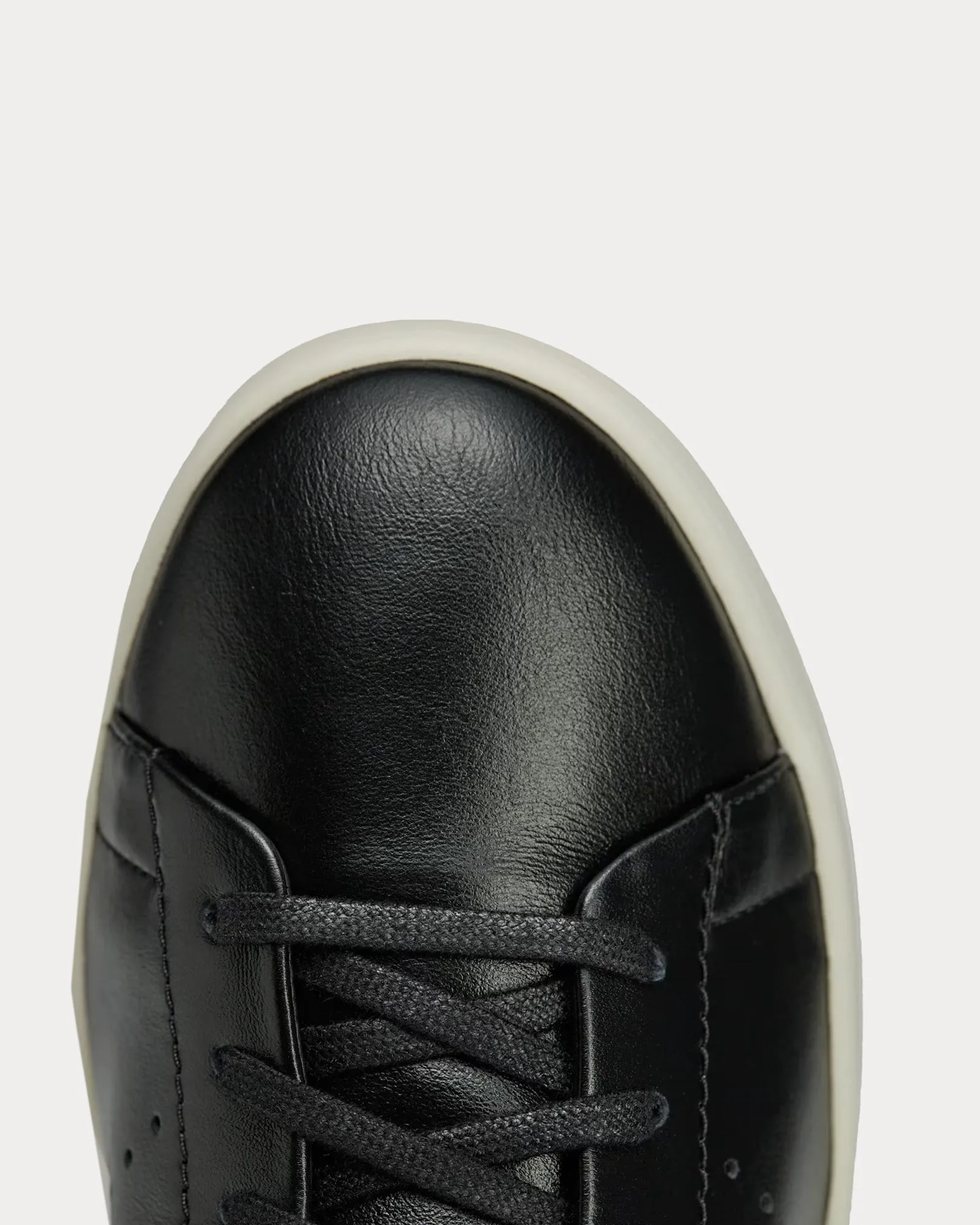 Stan Smith Leather Talc / Talc / Black Low Top Sneakers
